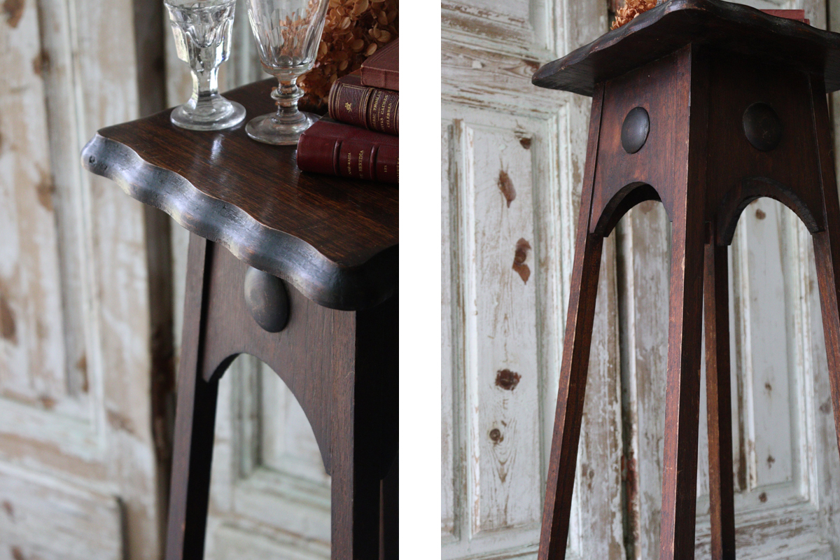 イギリスの古いサイドテーブル 古い飾り台 全国送料無料