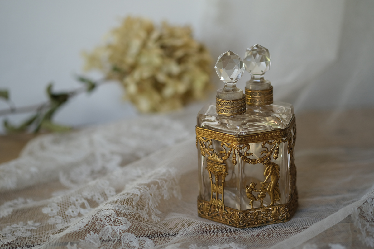 フランスアンティーク オルモル装飾のパフュームボトル 香水瓶 ナポレオン三世スタイル 全国送料無料