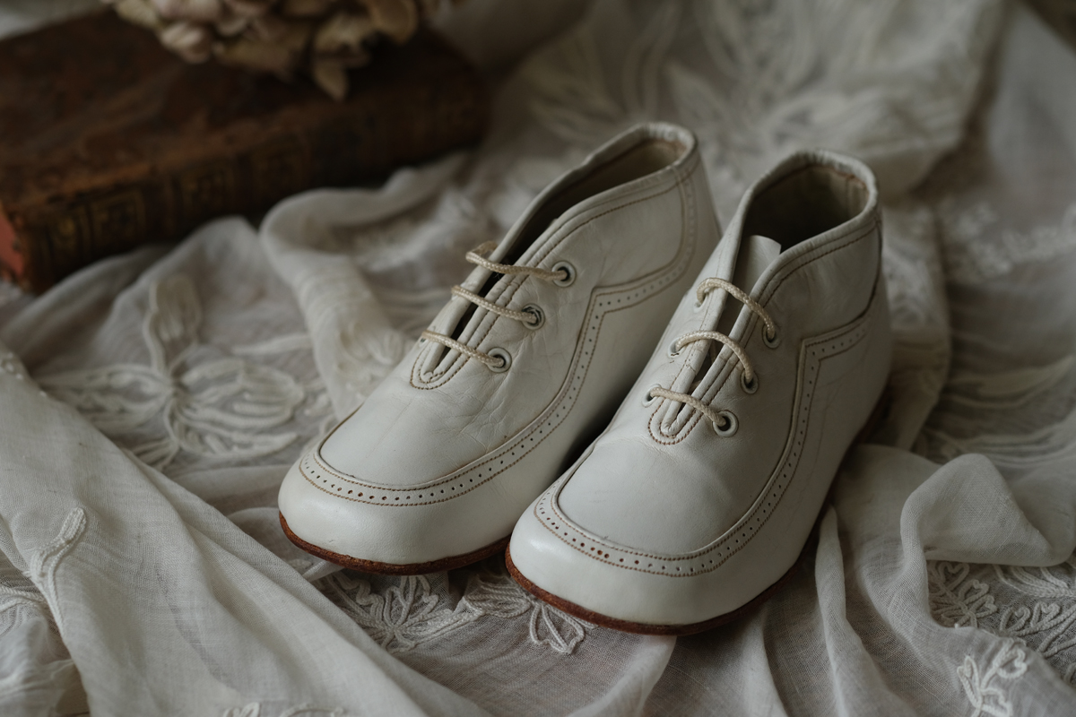 フランス ブロカント ホワイトの子供靴 キッズシューズ 全国送料無料