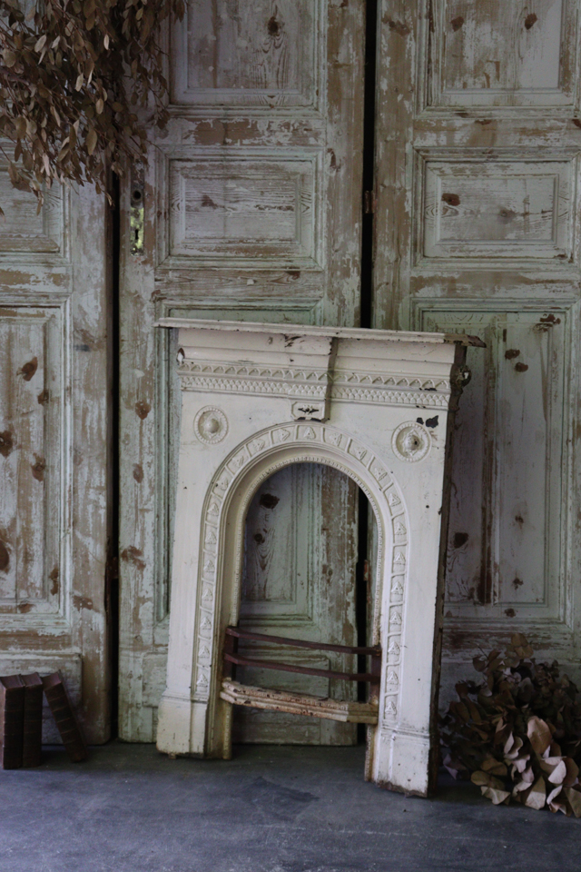 U151 フランスアンティーク アイアンのマントルピース 暖炉装飾