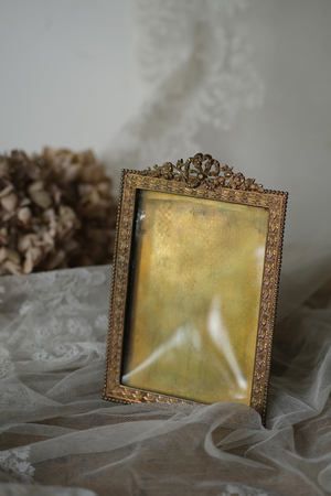 フランス アンティーク リボンとフラワーモチーフのフォトフレーム 写真立て オルモル装飾