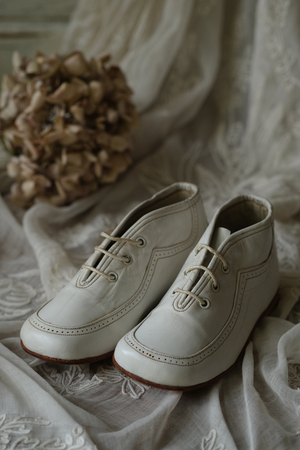 フランス Brocante ホワイトの子供靴 キッズシューズ