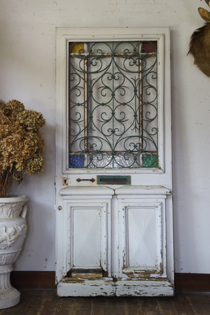 フランスアンティーク アイアン装飾とカラーガラスの入ったドア