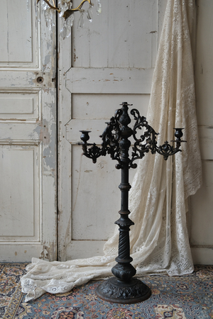 フランス Brocante 美しい装飾のアイアンキャンドルスタンド 燭台