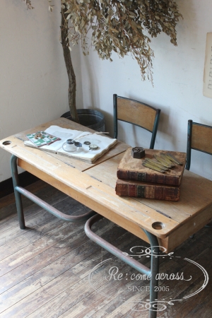 フランスの古い ツインスクールデスク&チェア 2人掛け 机