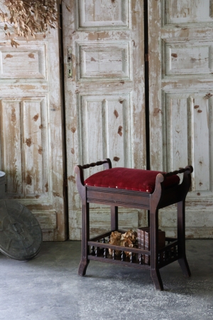 英国アンティーク 紅色のシート ピアノスツール 椅子