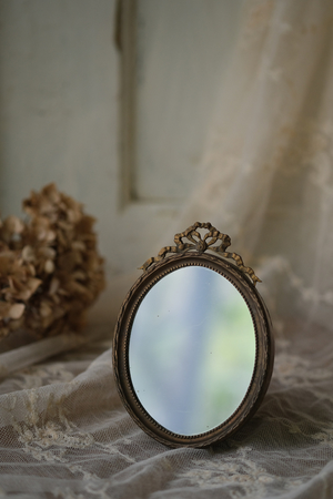 フランス Brocante リボンモチーフの小振りなミラー オルモル装飾 ミラー 鏡