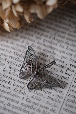 フランスBrocante 美しい細工のブローチ アクセサリー 蝶々